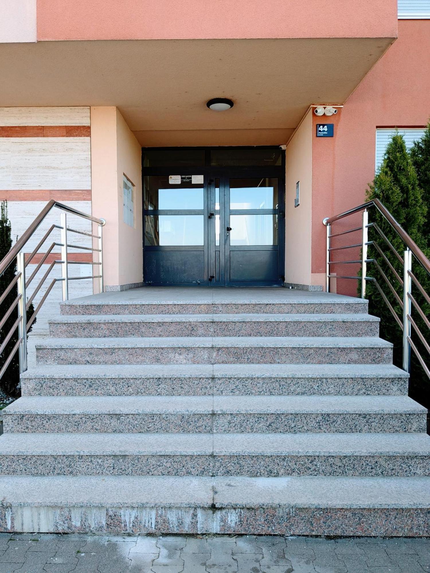 Doma-Lu Apartment-Near Airport And Highway- Free Parking Velika Mlaka Buitenkant foto